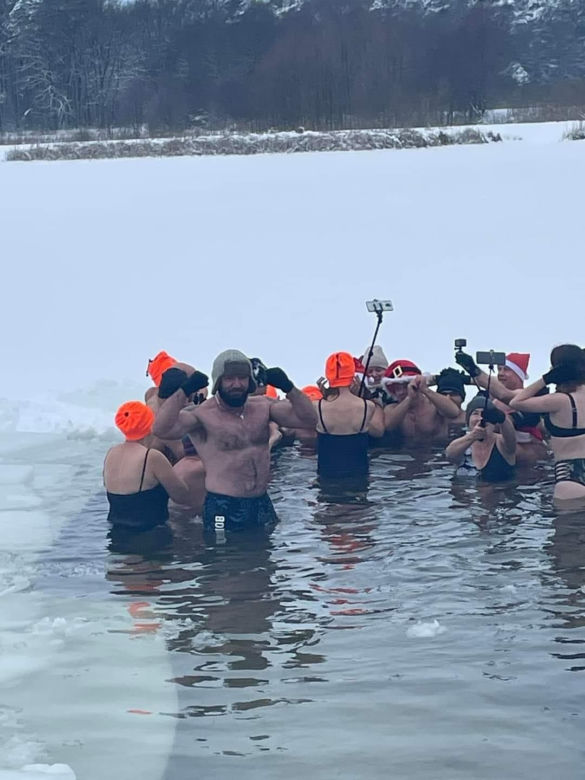 Rozkuli lód i weszli do wody. Tak wyglądało morsownaie w woj. lubelskim!