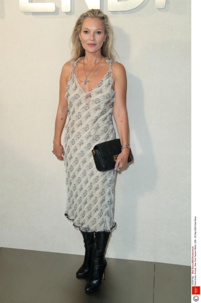 Zamieniła imprezy na jasełka! Kate Moss wzorową parafianką