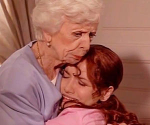 Zbuntowany anioł. Milagros (Natalia Oreiro), Angelica (Lydia Lamaison)