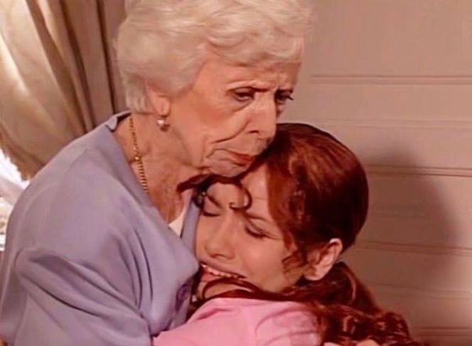 Zbuntowany anioł. Milagros (Natalia Oreiro), Angelica (Lydia Lamaison)