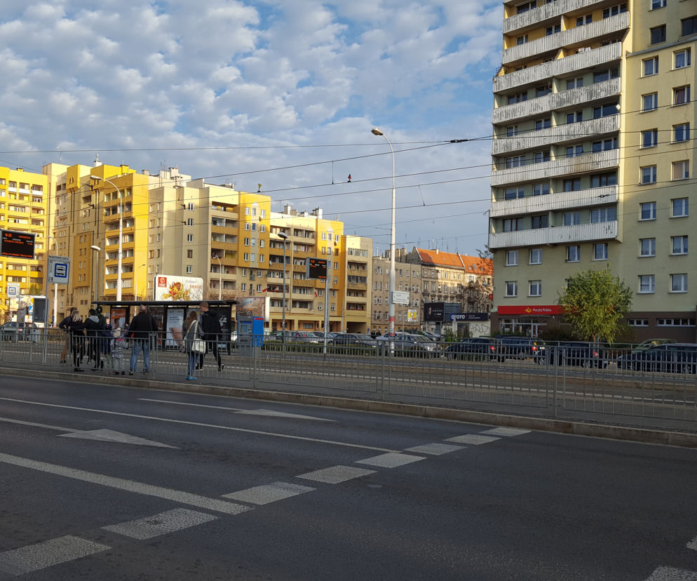 Likwidacja droższego biletu i lepiej oświetlone światła dla pieszych. Co jeszcze ma się zmienić we Wrocławiu w 100 dni?