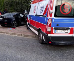 Karetka staranowała osobówkę. Wiele osób rannych