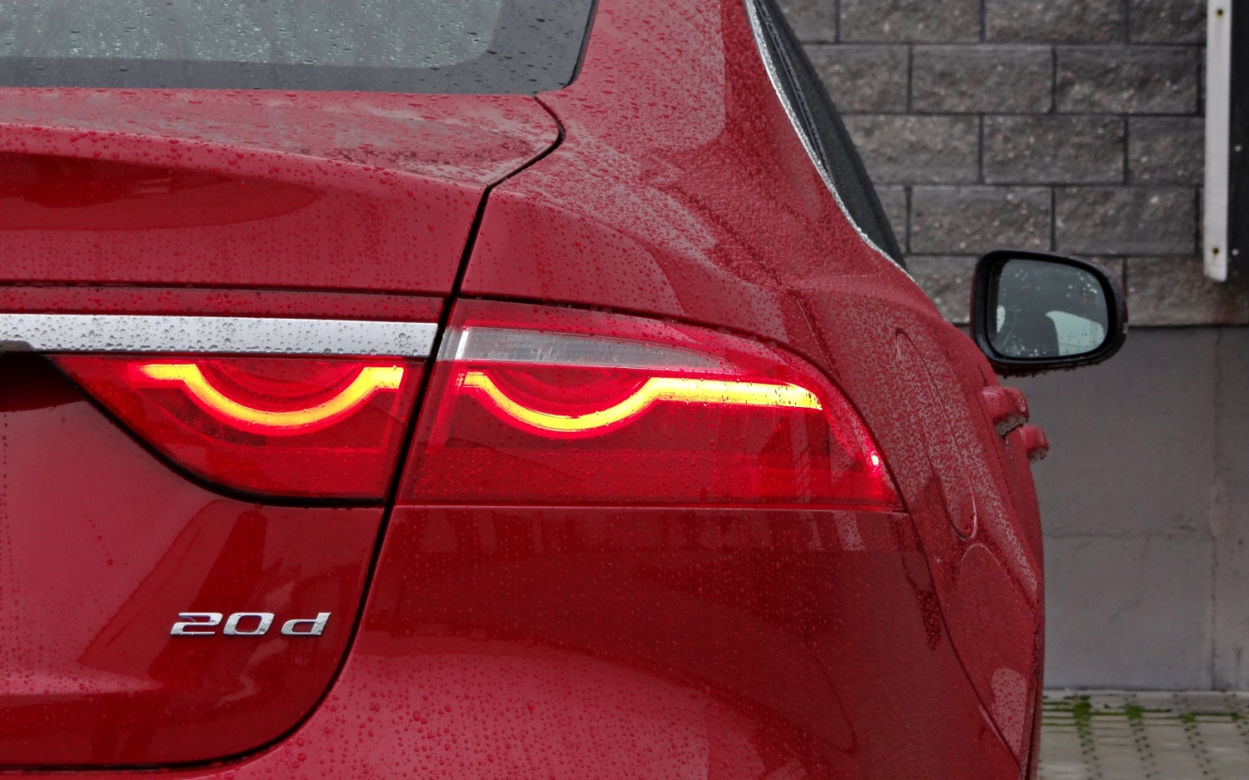 Jaguar XF 2.0 i4D 180 KM