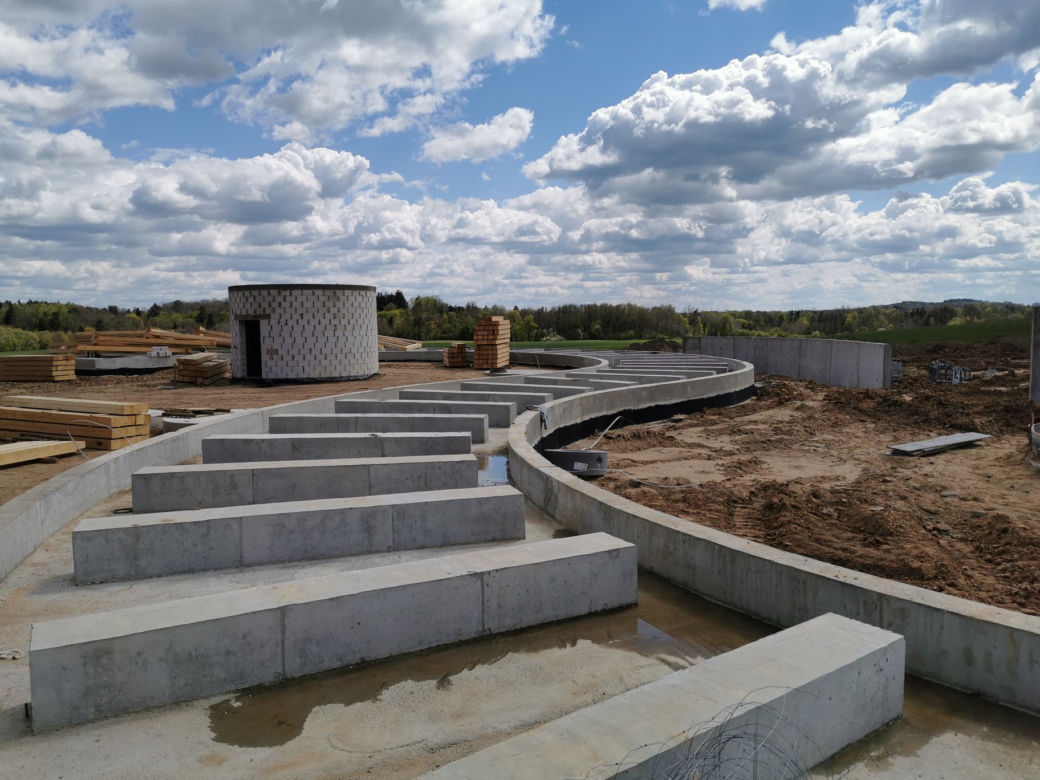 Nowe uzdrowisko na Warmii i Mazurach. Prace przy tężni idą pełną parą