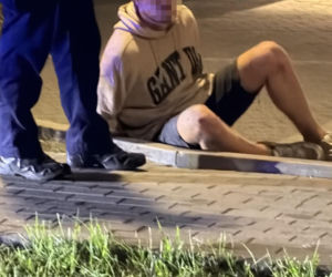 Groźny wypadek w Warszawie. Autem wjechał w stację paliw
