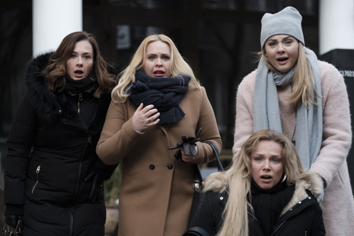 Przyjaciółki 11 sezon odc. 126. Anka (Magdalena Stużyńska) Patrycja (Joanna Liszowska) Inga (Małgorzata Socha), Zuza (Anita Sokołowska)