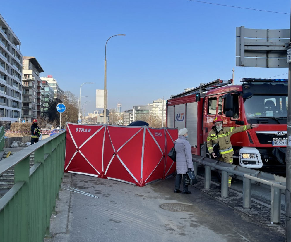Tragiczny wypadek na Ochocie. Samochód wjechał na chodnik