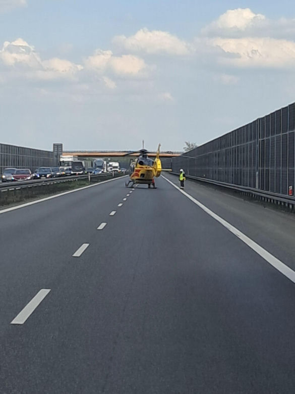 Karambol na autostradzie A4. Zderzyło się siedem samochodów! Lądował śmigłowiec LPR