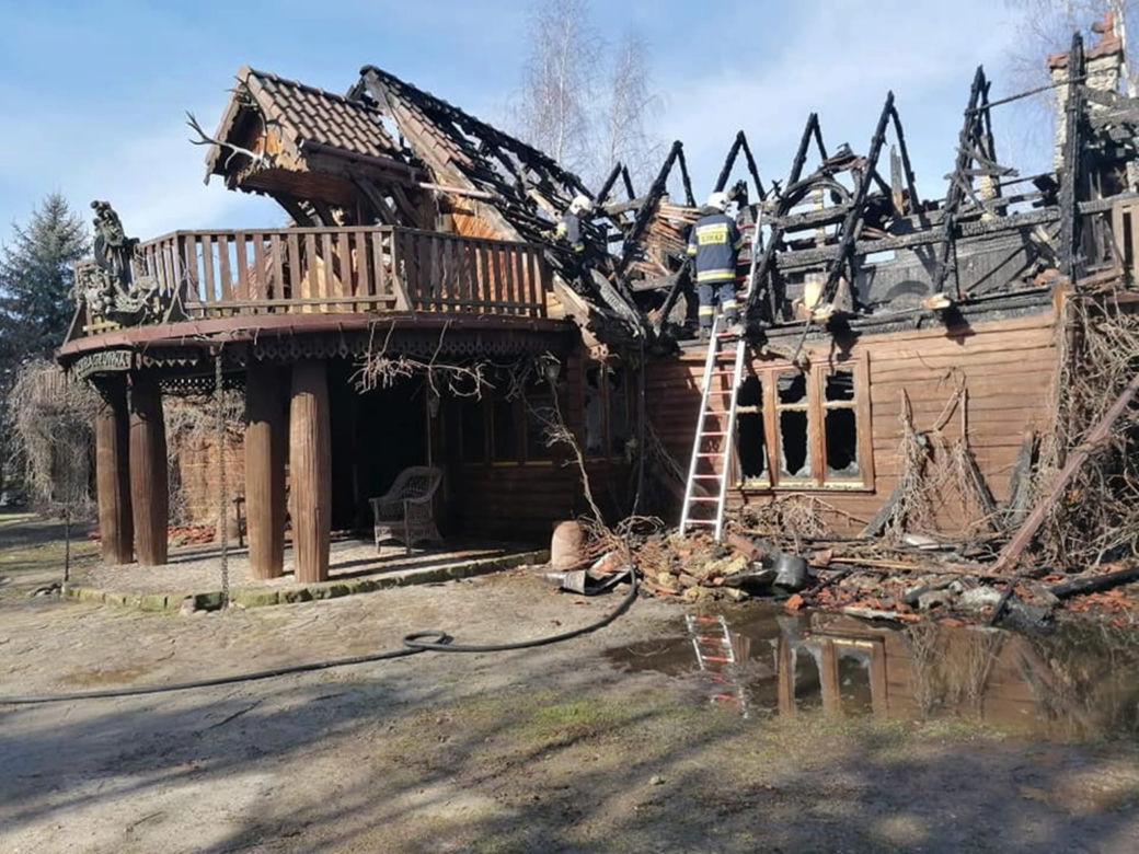 Drewniany dworek w Leżachowie spłonął doszczętnie (GALERIA)
