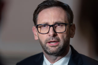 Daniel Obajtek grzmi ws. cen paliw: To łupienie Polaków!