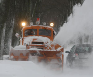 Wyciągnęli 63-letnią maszynę do odśnieżania