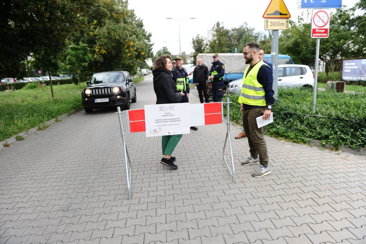 Nie odwieziesz swojego dziecka bezpośrednio pod szkołę!