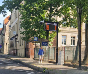 Nowe tablice na przystankach w Lesznie