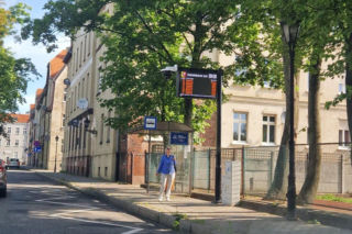 Nowe tablice na przystankach w Lesznie