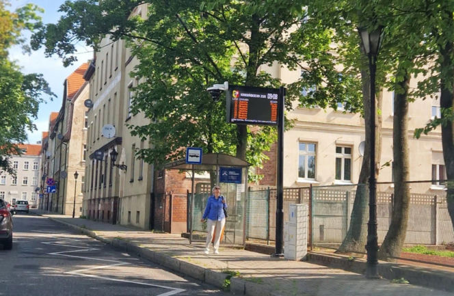 Nowe tablice na przystankach w Lesznie
