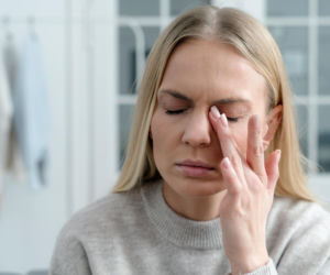 Widzisz szum przed oczami? To syndrom śniegu optycznego. Eksperci: ważny sygnał z mózgu