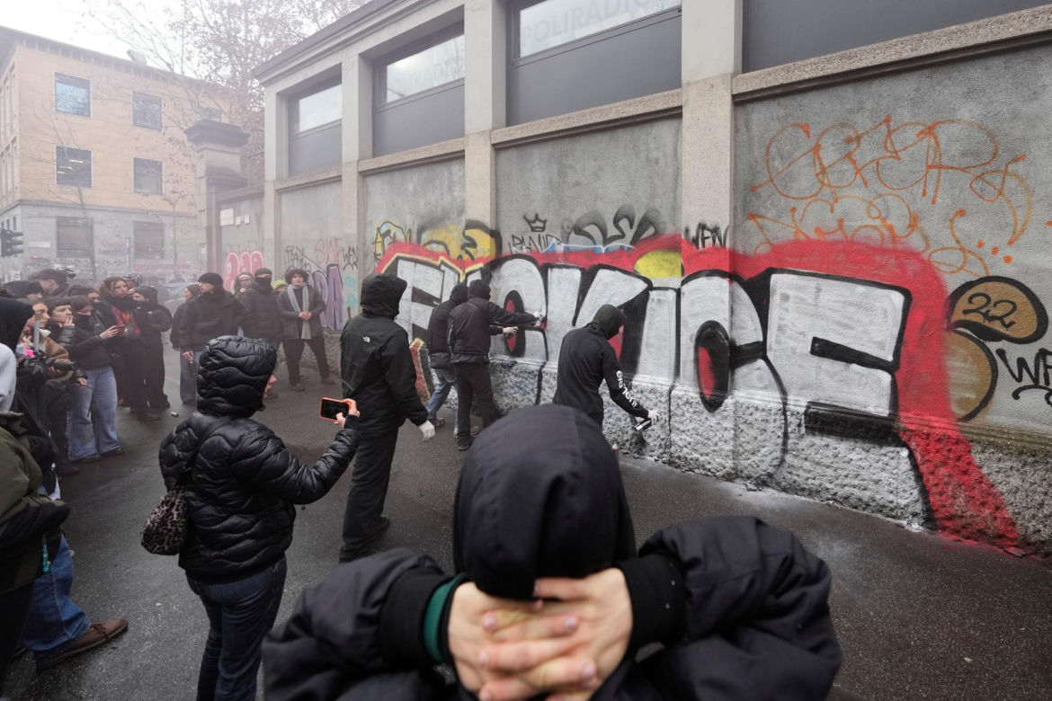 Protesty przeciwko IO w Mediolanie. Starcia z policją