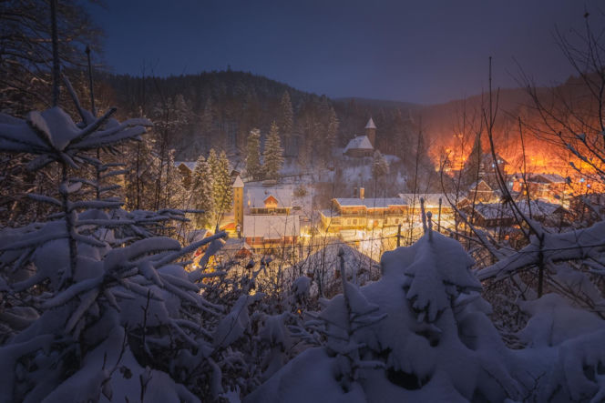 Zapomnij o Zakopanem! Ta wieś na Dolnym Śląsku zimą zamienia się w bajkową krainę