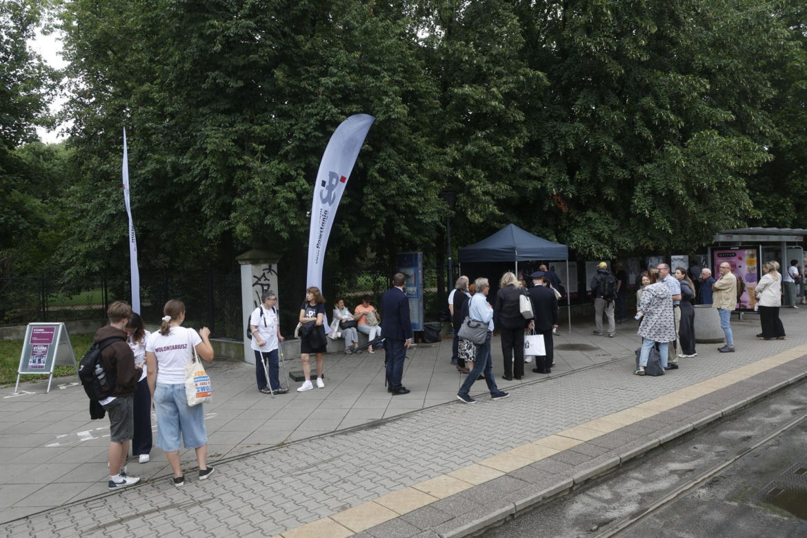 Powstanie Warszawskie w kadrze Stefana "Starby" Bałuka. Cichociemny szedł z aparatem do Powstania