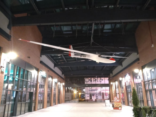 W galerii handlowej w Lesznie "wylądował" szybowiec