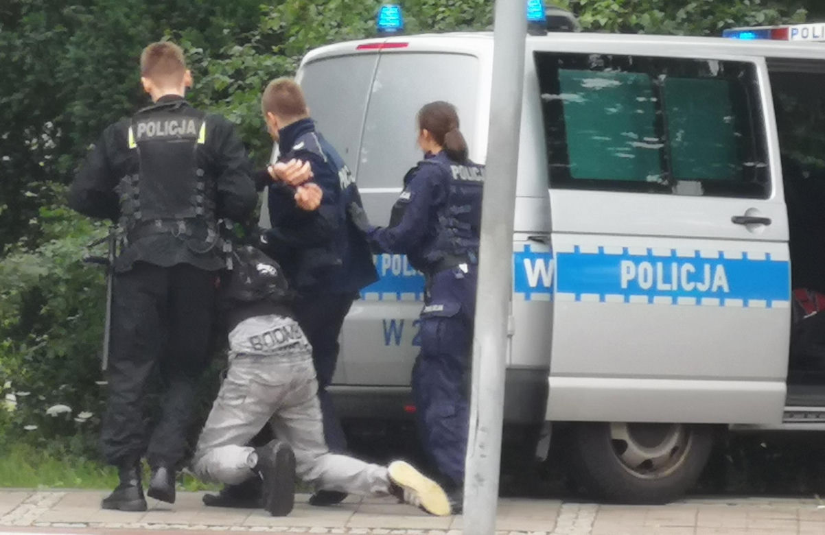 Szaleniec na ulicach Świnoujścia