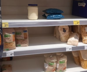 Toruń ruszył na masowe zakupy i napotkał puste półki. Radzimy - nie popadajcie w panikę!