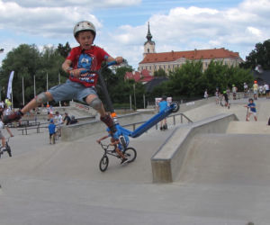 Dziś w Rzeszowie bezpłatne warsztaty jazdy na hulajnogach, rowerach i rowerach BMX