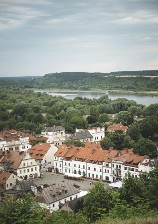 Kazimierz Dolny - co zwiedzić w okolicy? Atrakcje z dala od turystów, dojazd. Co polecają Wędrowne Motyle?