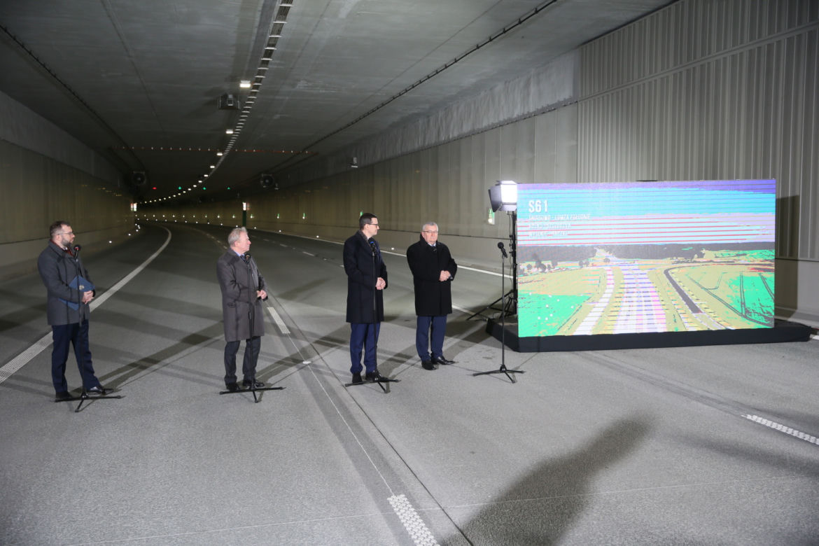 Trzask, prask i tunel otwarty. Kierowcy mogą korzystać już z całej Południowej Obwodnicy Warszawy