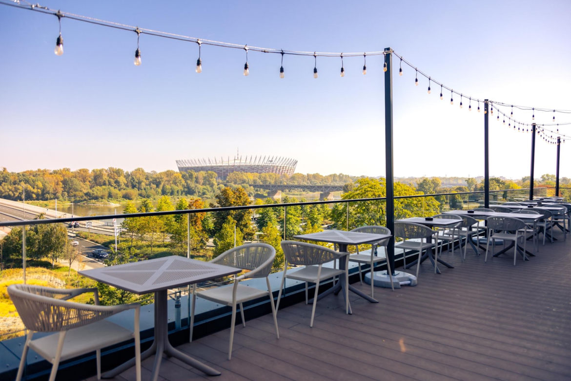 B-Heaven w Hotelu Barceló Warsaw Powiśle - bar z niezwykłym widokiem na panoramę Warszawy