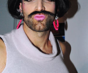 Twoja twarz brzmi znajomo. Maciej Dowbor jako Freddie Mercury!