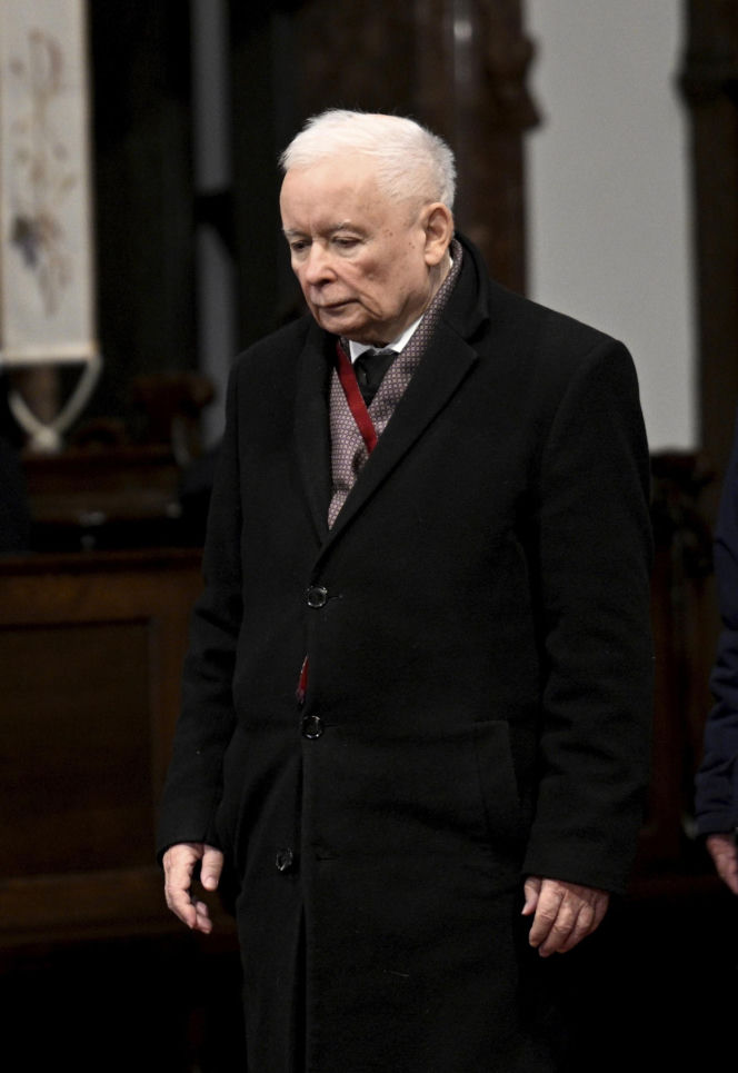 Msza za ofiary Smoleńska w Archikatedrze. Obecni Nawrocki i Kaczyńska