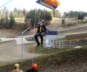 Ćwiczenia strażaków na wyciągu narciarskim