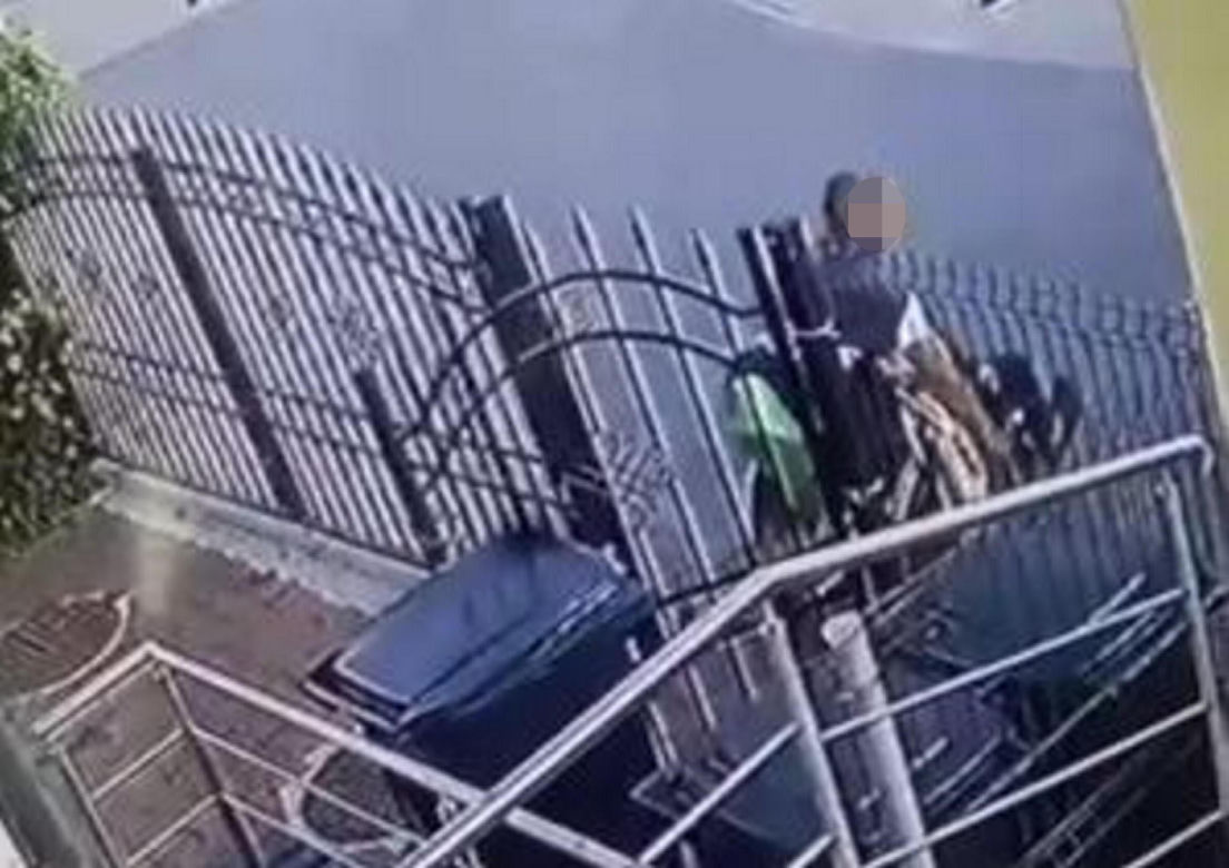 Cud na Targówku. Wstał z wózka inwalidzkiego, ukradł paczkę i odjechał
