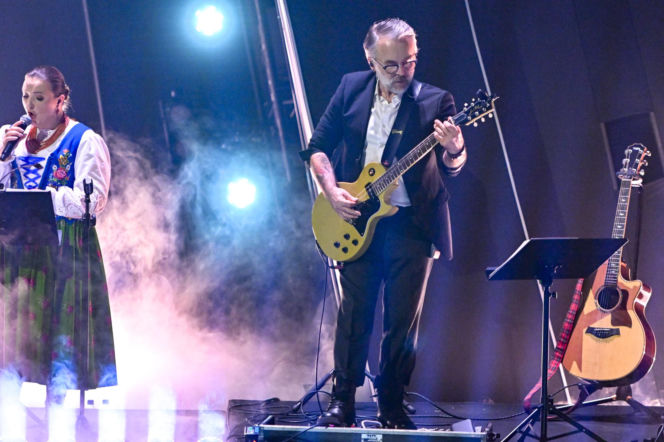 Co ona ma na sobie?! Szroeder wyglądała jak w firance z PRL-u