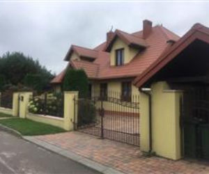 W takich warunkach mieszka Czarnek. Tak dom wygląda w środku