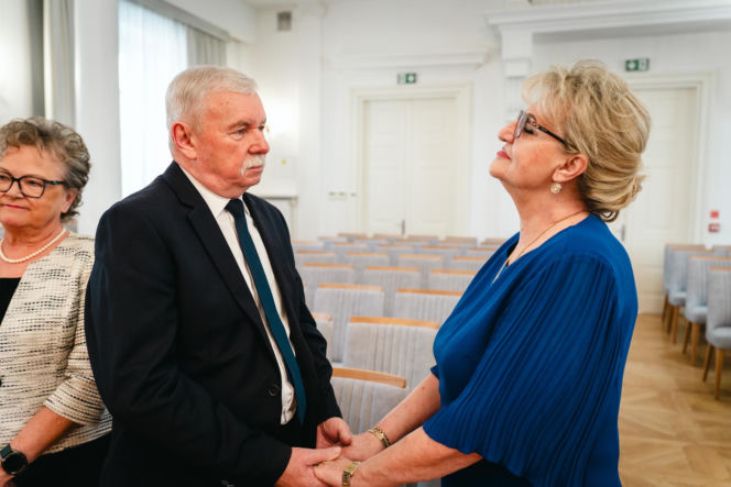 Złoty Gody par małżeńskich w Siedlcach - wręczenie pamiątkowych medali