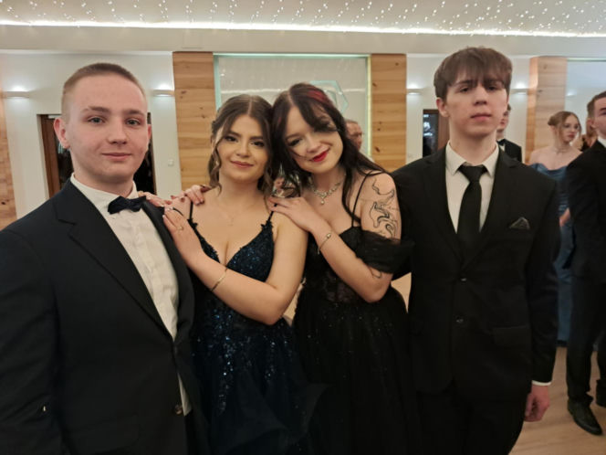 Studniówka 2026 maturzystów Zespołu Szkół Zawodowych nr 1 w Starachowicach