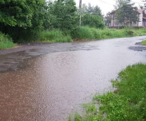 Potężne burze przeszły nad województwem śląskim. Zalane ulice, połamane drzewa i opóźnione pociągi [ZDJĘCIA]