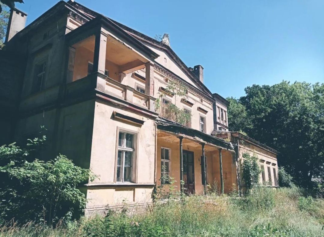 	Bydgoszczanie zwiedzją opuszczone domy. W Niemczech byli w starej fabryce czekolady i zapomnianym sanatorium