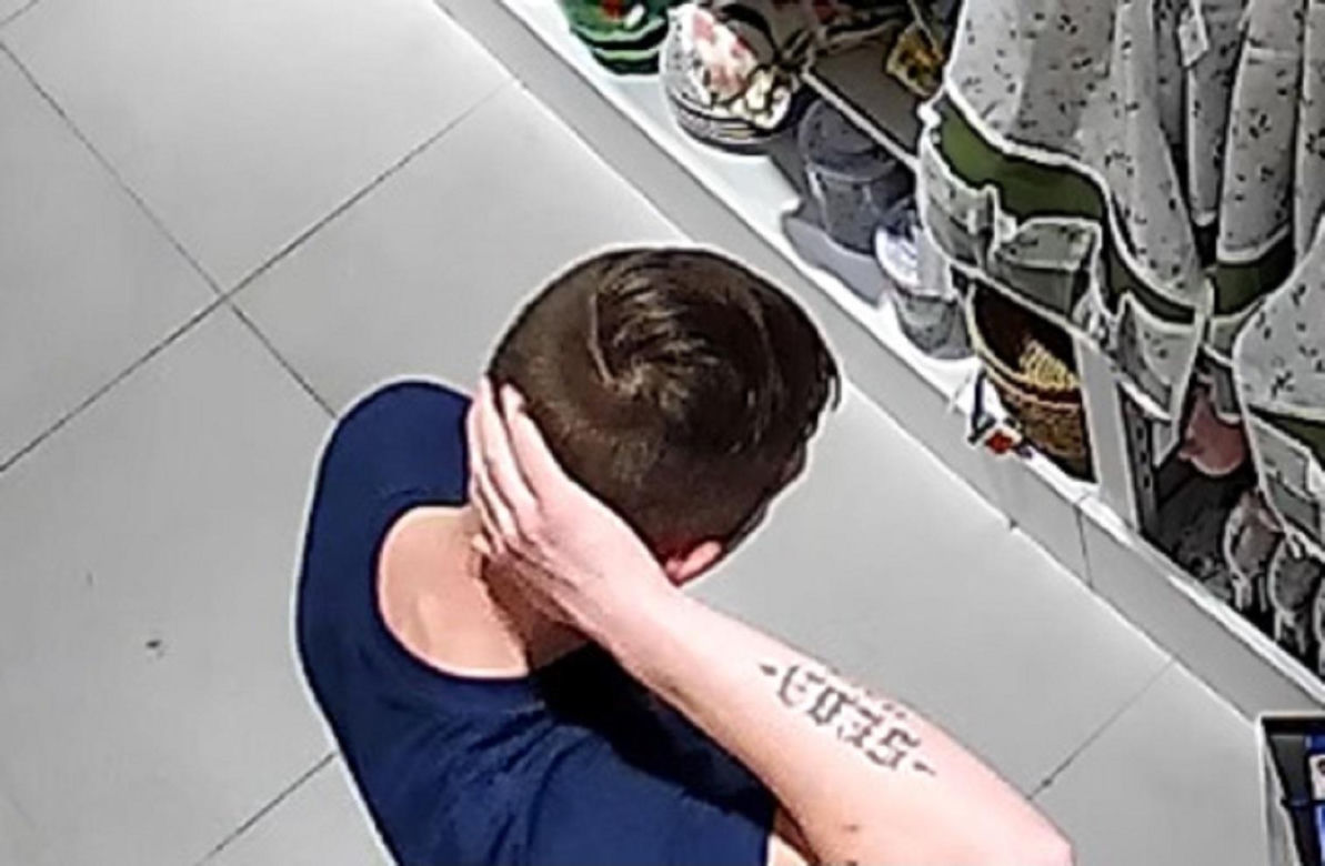 Zuchwała kradzież w Zabrzu. Kradli, patrząc prosto w kamery. Policja publikuje ich wizerunki