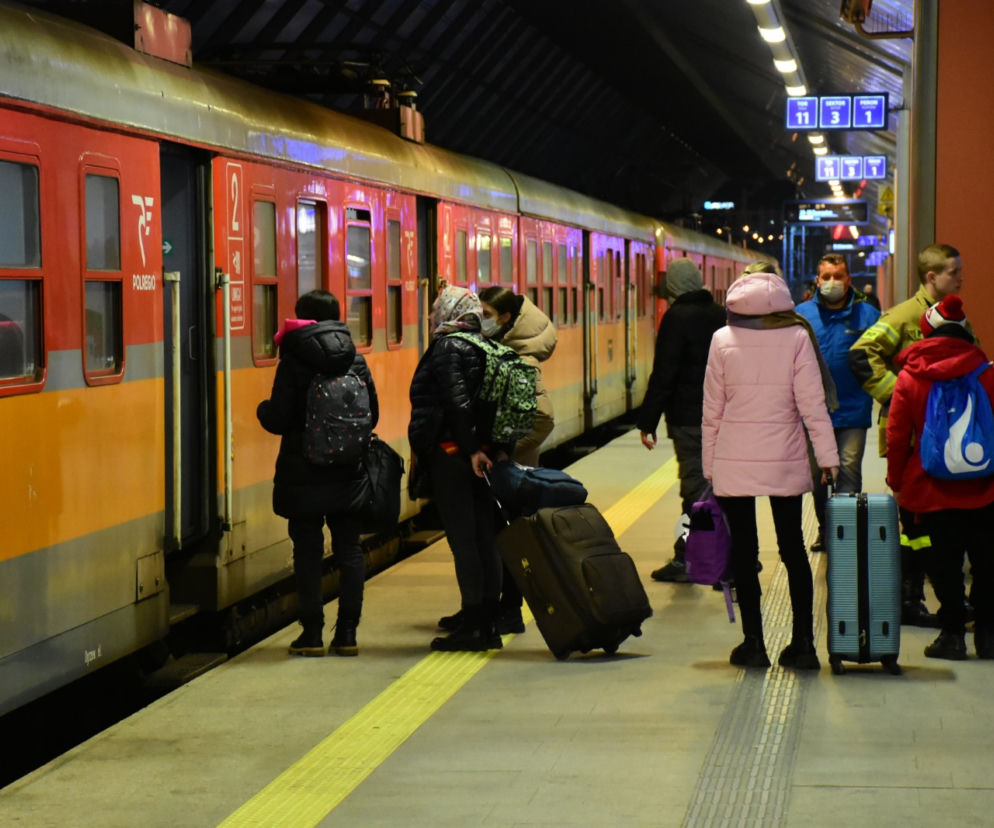 Uchodźcy z Krakowa wyjechali do Niemiec. Czekały na nich specjalne pociągi