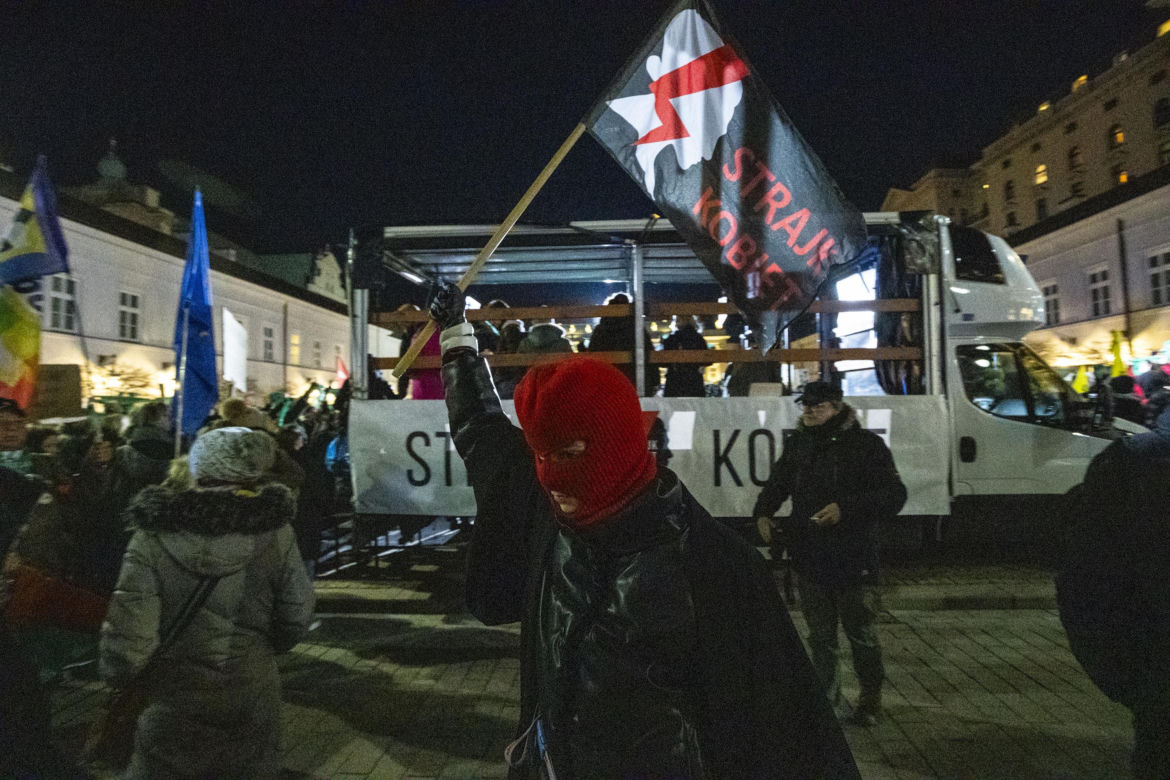 Marsze w całej Polsce! Kobiety żądają legalnej aborcji. „To nie jest koniec walki”