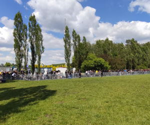 Długie kolejki i tłum fanów przed koncertem Metaliki