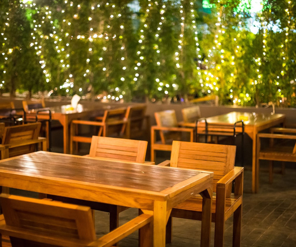 Warszawa chce znieść opłaty koncesyjne na alkohol w restauracjach
