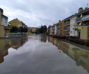 Krakowski Bieżanów zalany przez rzekę Serafę
