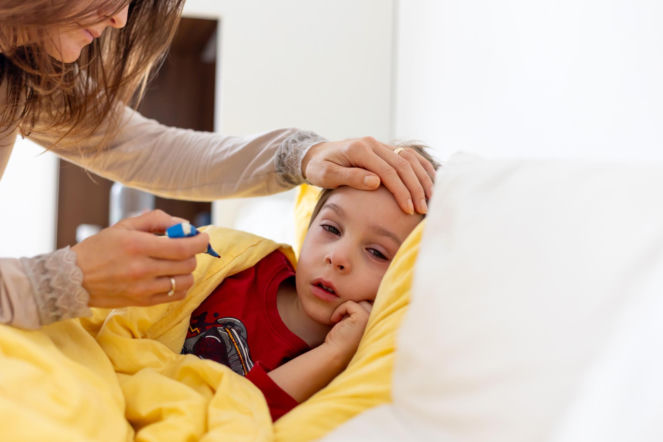 Drastyczny wzrost zachorowań na supergrypę. Eksperci: Te objawy powinny zapalić czerwoną lampkę