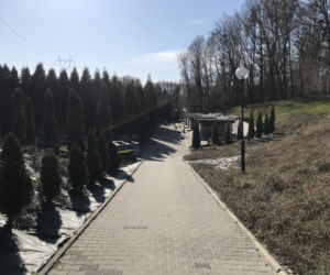 Ten cmentarz na Śląsku jest otwarty. Mieszkańcy odwiedzają groby bliskich