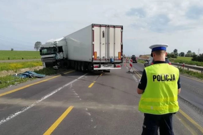 Kolizja TIRów na „Gierkówce”: Jeden z kierowców zasnął i zjechał na przeciwległy pas