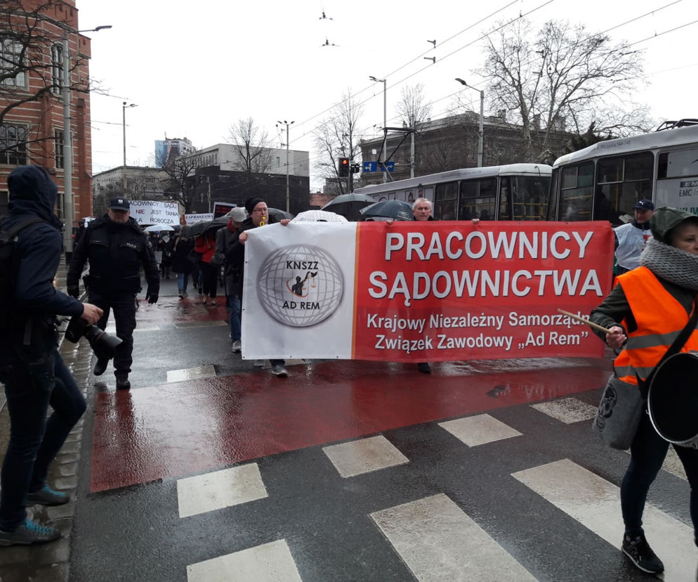 Protest pracowników sądów we Wrocławiu
